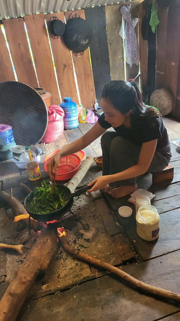 Bếp củi trong đời sống bà con trồng cà phê ở Măng Đen