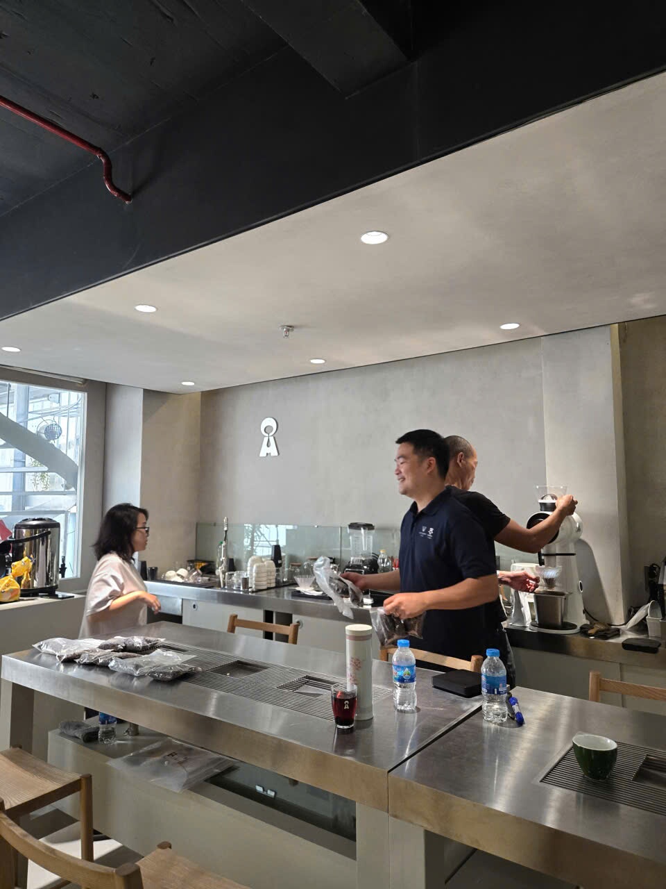 Khu pha chế của Lab TP.HCM trong giờ học lớp Sensory