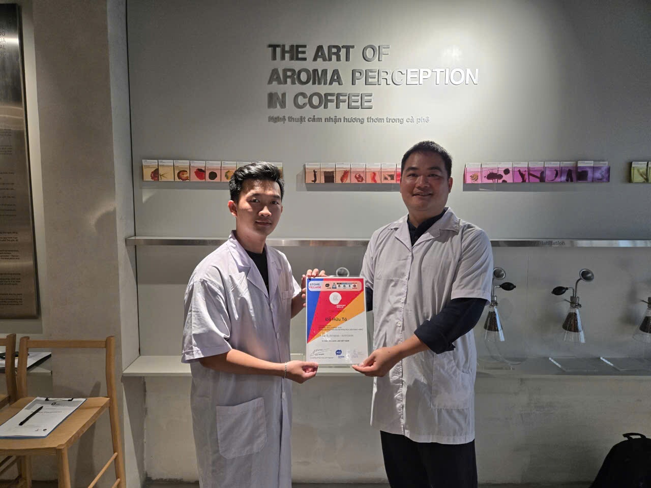 Trao giấy chứng nhận hoàn thành khóa Sensory Skills tại Lab TP.HCM