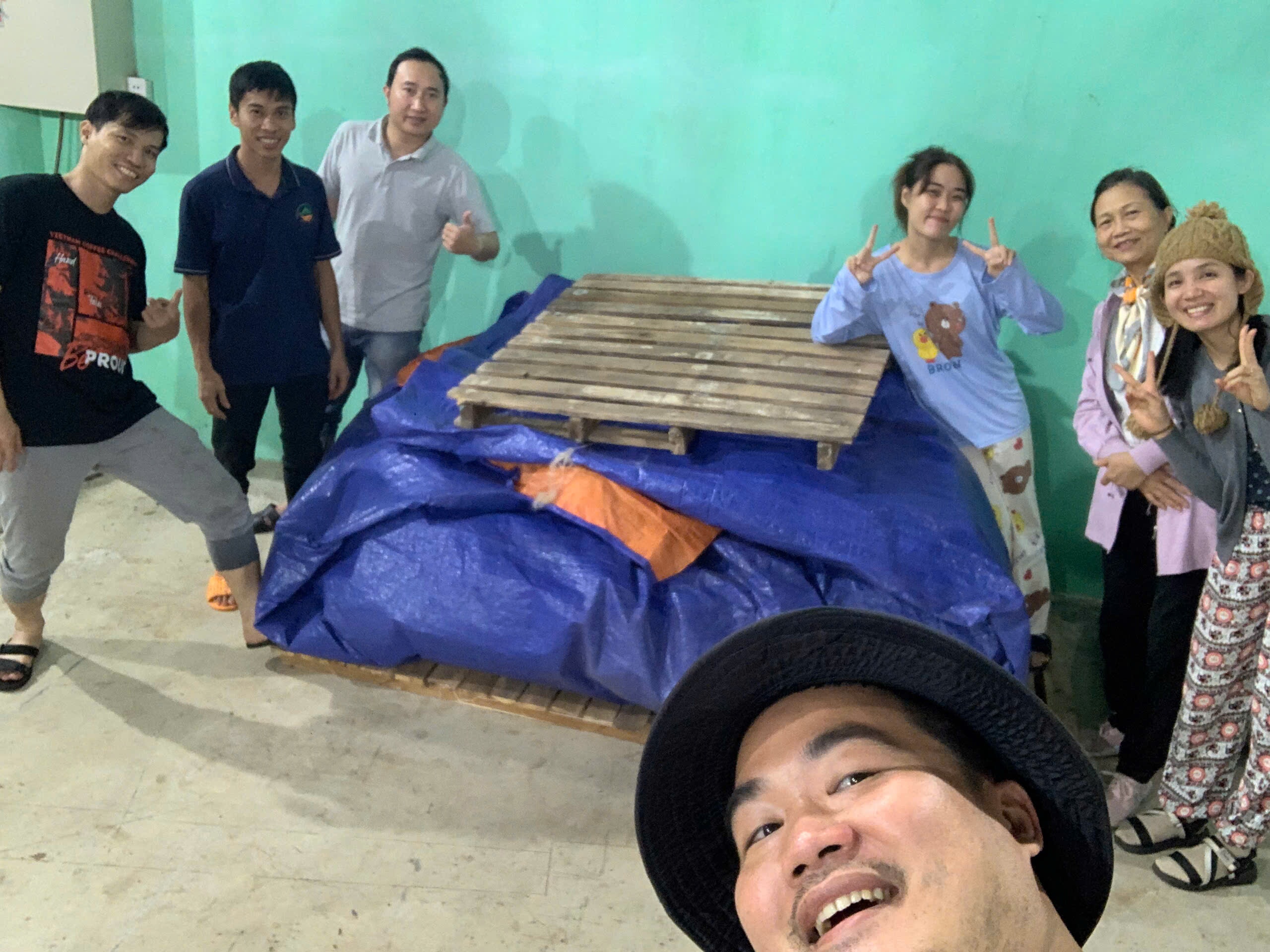 Doi ngu va hoc vien ben khoi u ca phe tai Dak Doa, Gia Lai