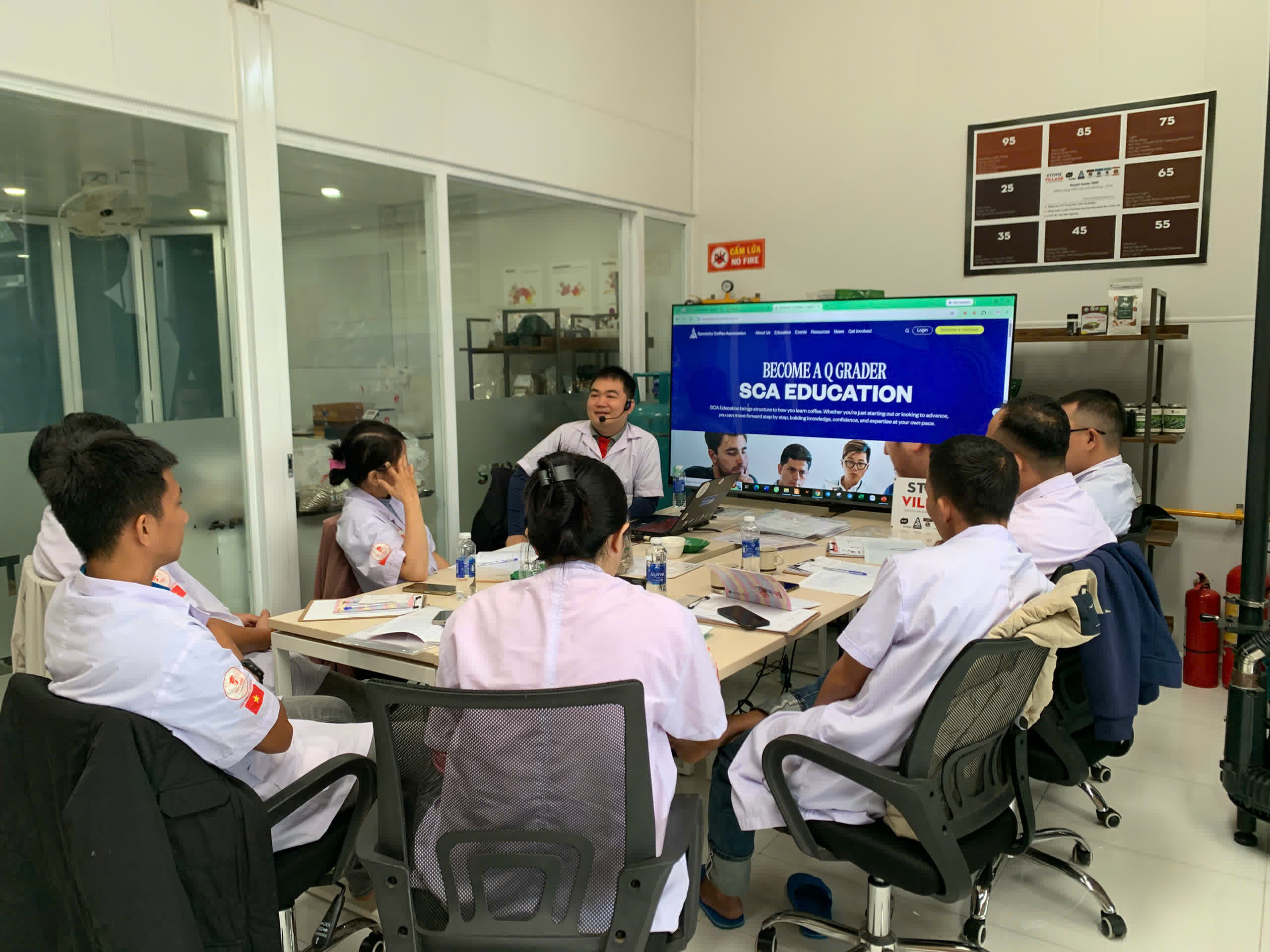 Slide chương trình SCA Education trong lớp Green Bean tại Lab Măng Đen