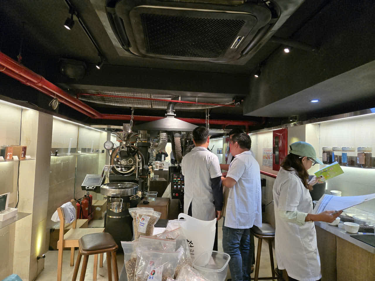 Toàn cảnh xưởng rang nơi lớp SCA Roasting thực hành tại TP.HCM