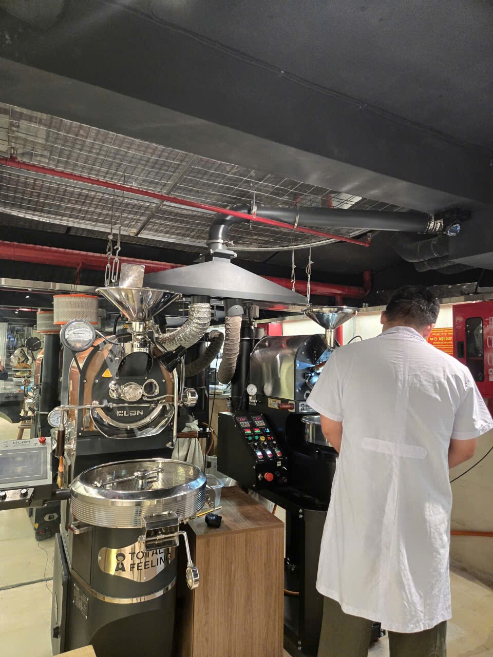 Xưởng rang với máy rang LBN, máy rang mẫu và hệ thống hút khói tại lớp SCA Roasting TP.HCM