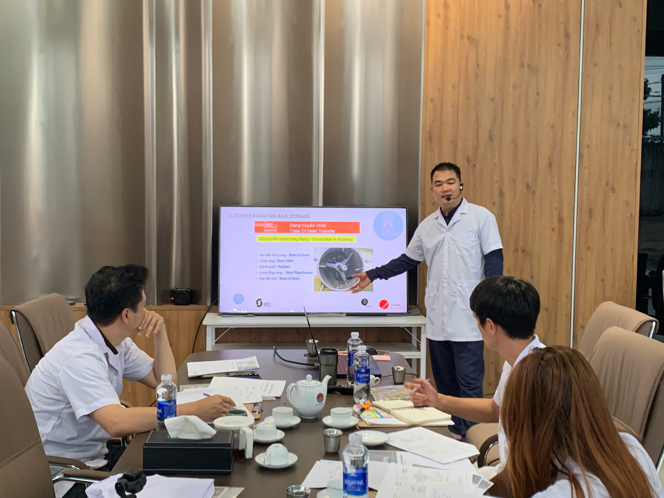 Phần lý thuyết trong buổi học lớp SCA Roasting tại Gia Lai