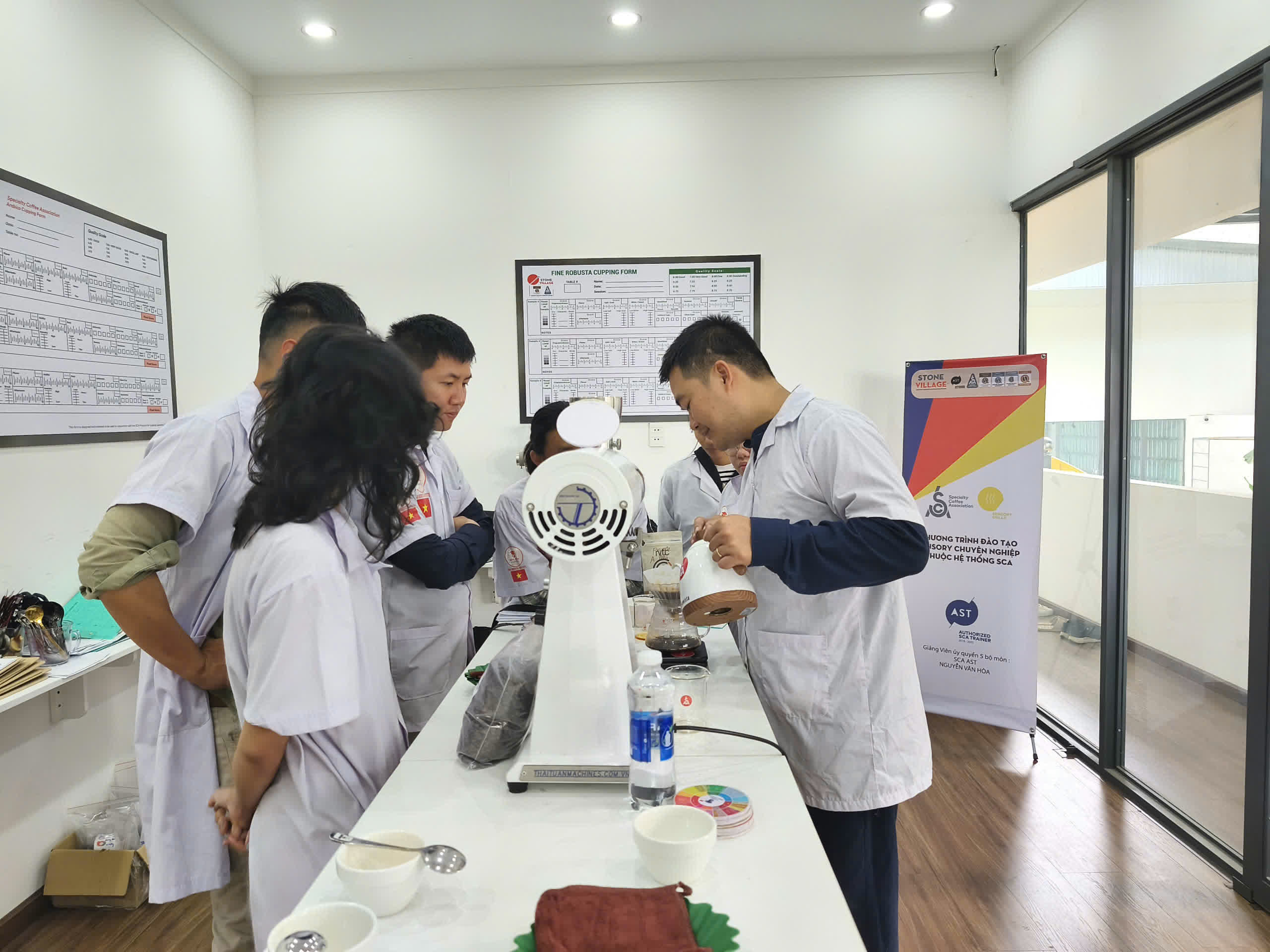 Buổi thực hành cảm quan tại lab Stone Village Gia Lai