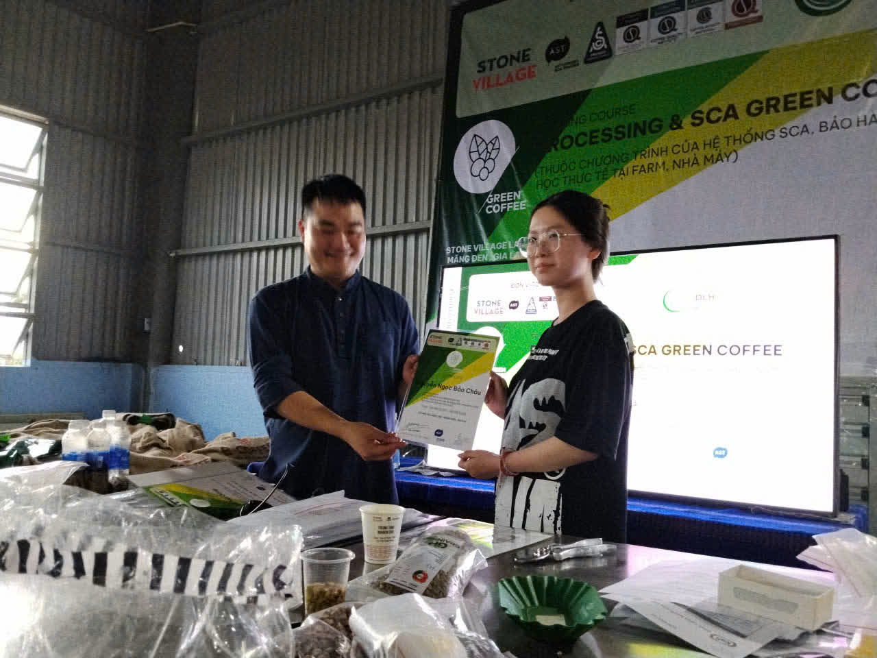 Sau khóa học của khóa Processing và SCA Green Coffee tại HTX Nam Yang, Gia Lai