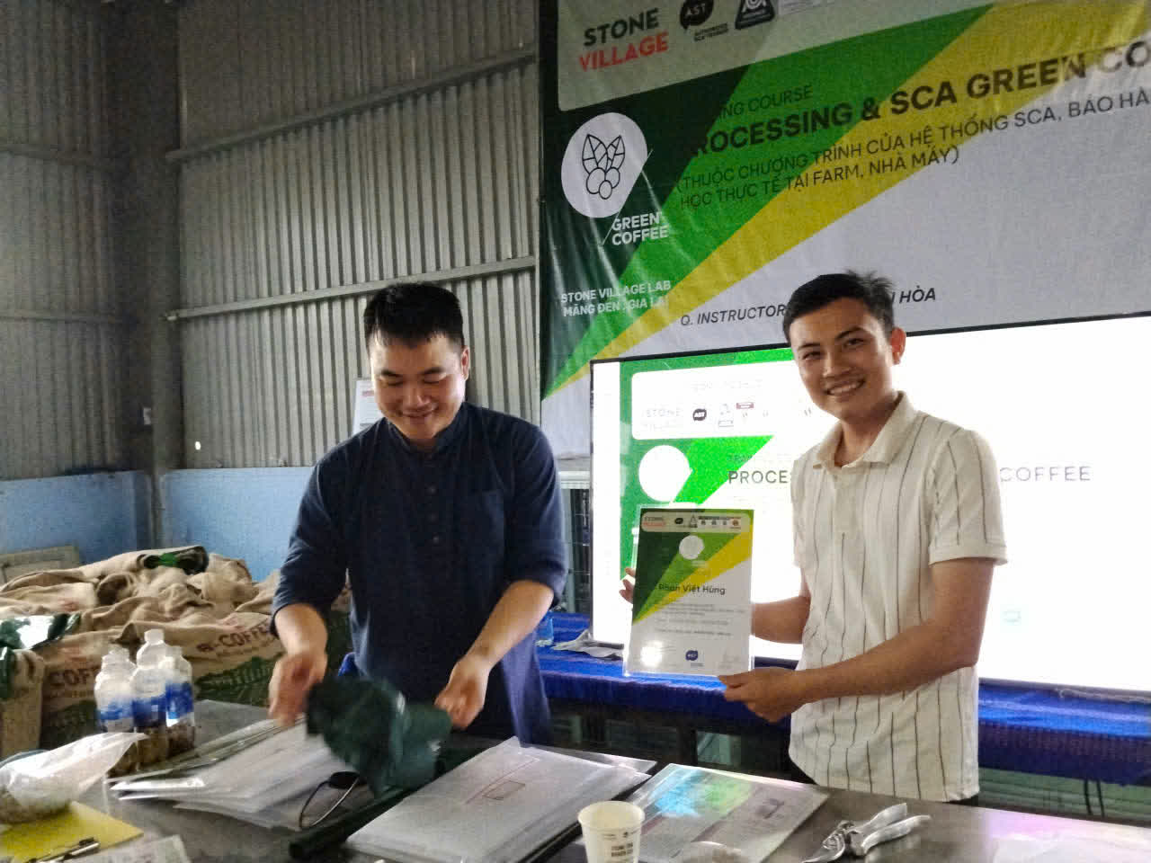 Sau khóa học của khóa Processing và SCA Green Coffee tại HTX Nam Yang, Gia Lai