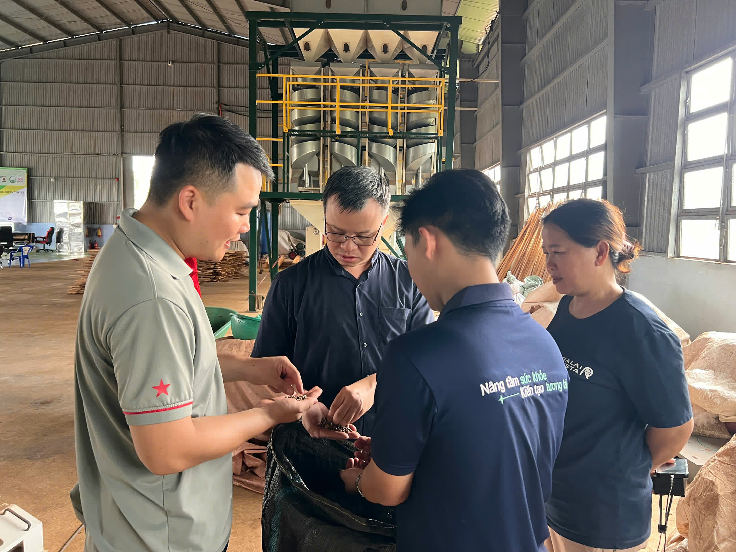 Tham quan nhà máy chế biến cà phê