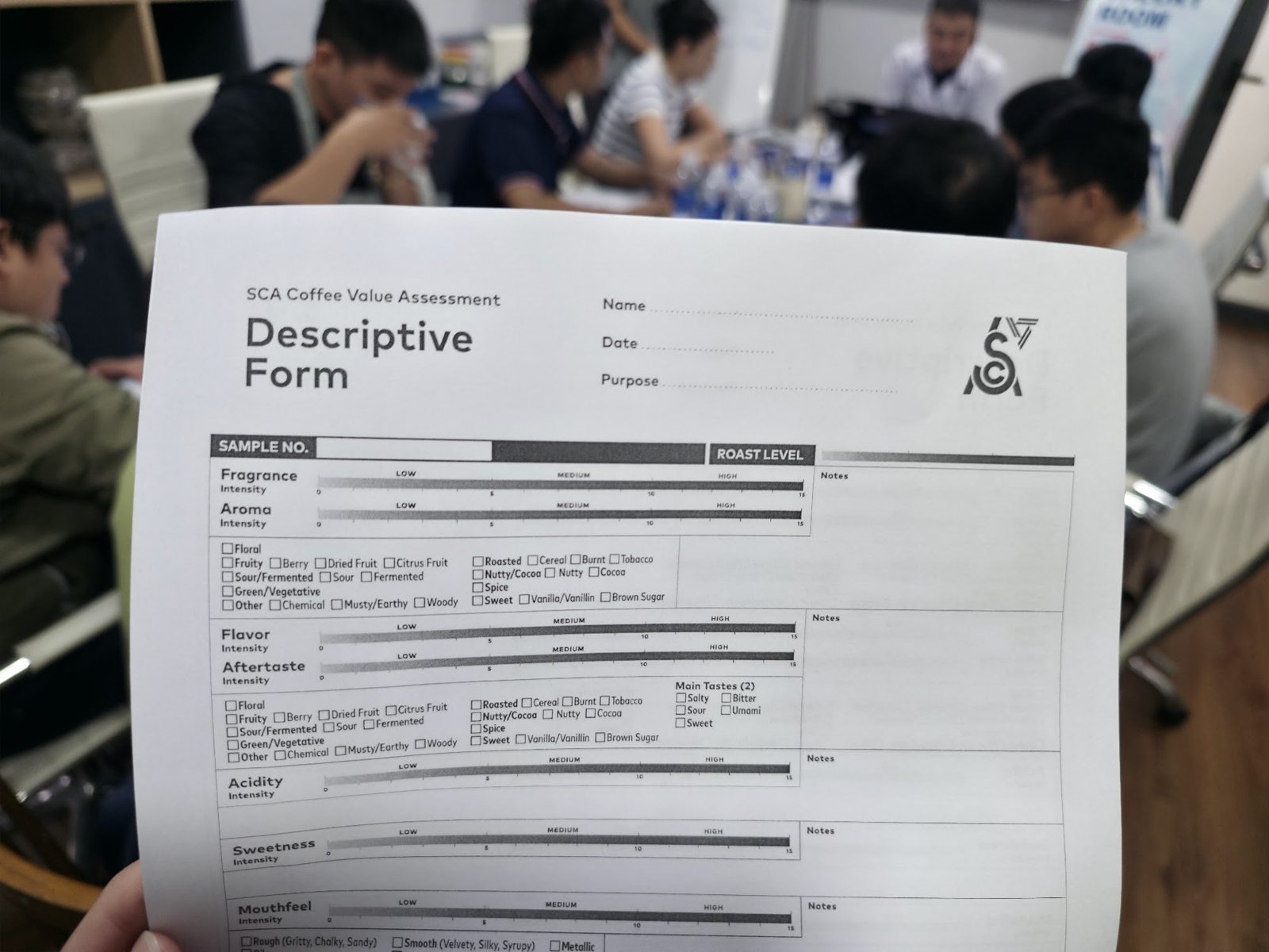Học viên cầm Biểu mẫu Mô tả CVA (Descriptive Form) của SCA
