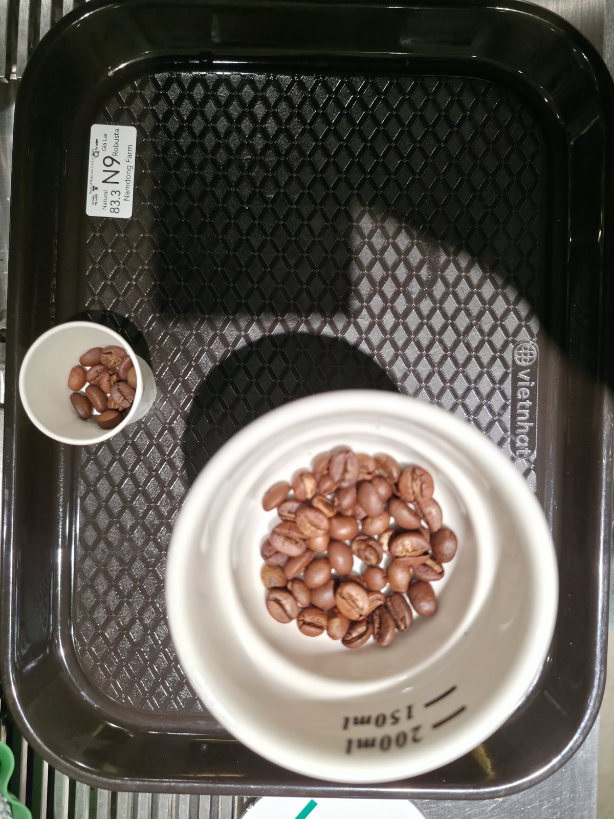 Chén hạt Robusta rang màu nhạt hơn