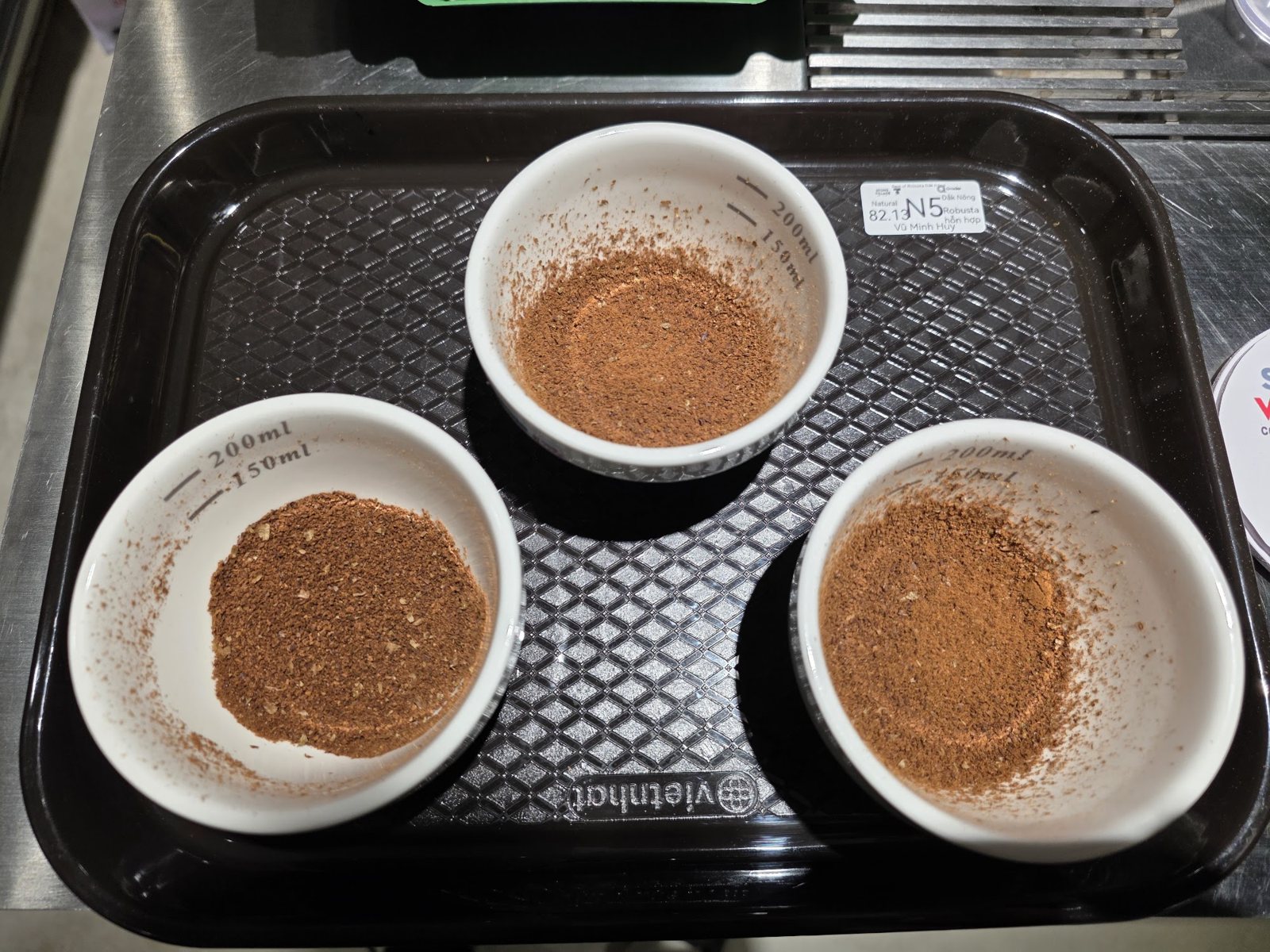 Khay ba chén Robusta xay có thẻ mã
