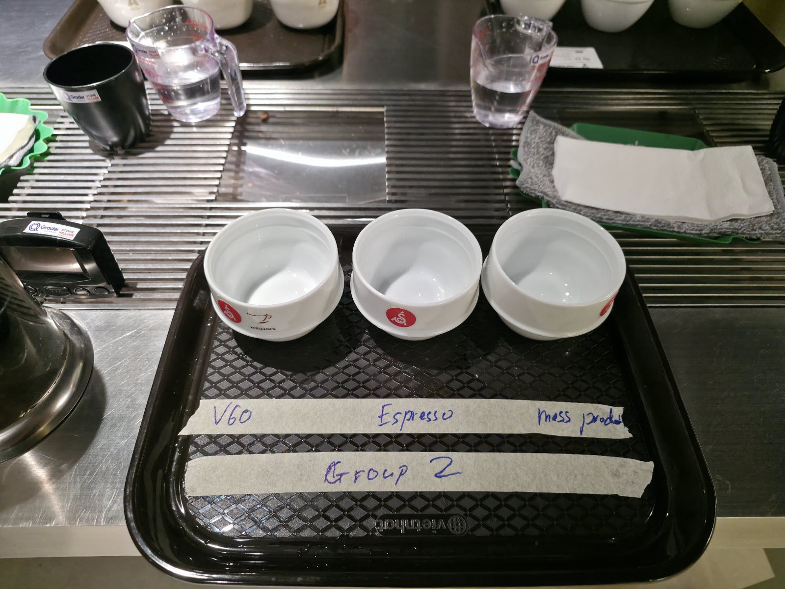Khay ba chén ghi V60, Espresso và Press của nhóm 2